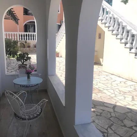 Vine House Apartment *